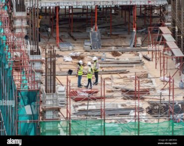 construction-of-high-rise-building-near-the-sea-in-colombo-the-capital-city-in-sri-lanka-2JBCWX4 Construction work